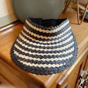 🎪 Black and white zigzag design sun  visor